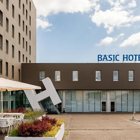 فندق Basic By Axis 2*