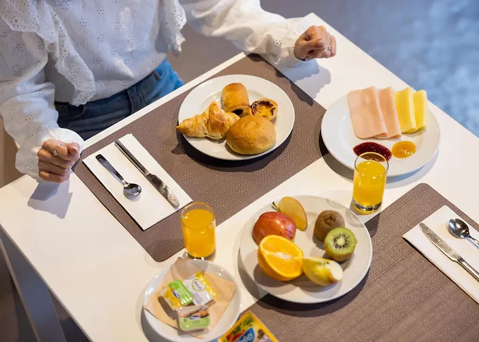 호텔 Basic By Axis 2*