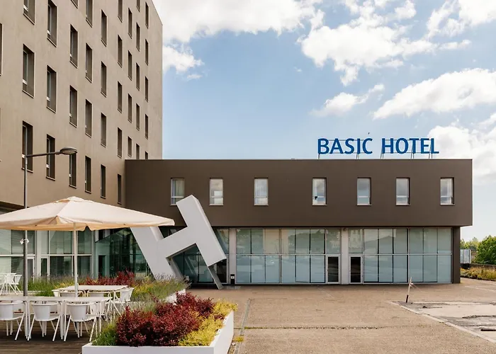 호텔 Basic By Axis 2*