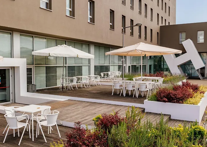 호텔 Basic By Axis 2*